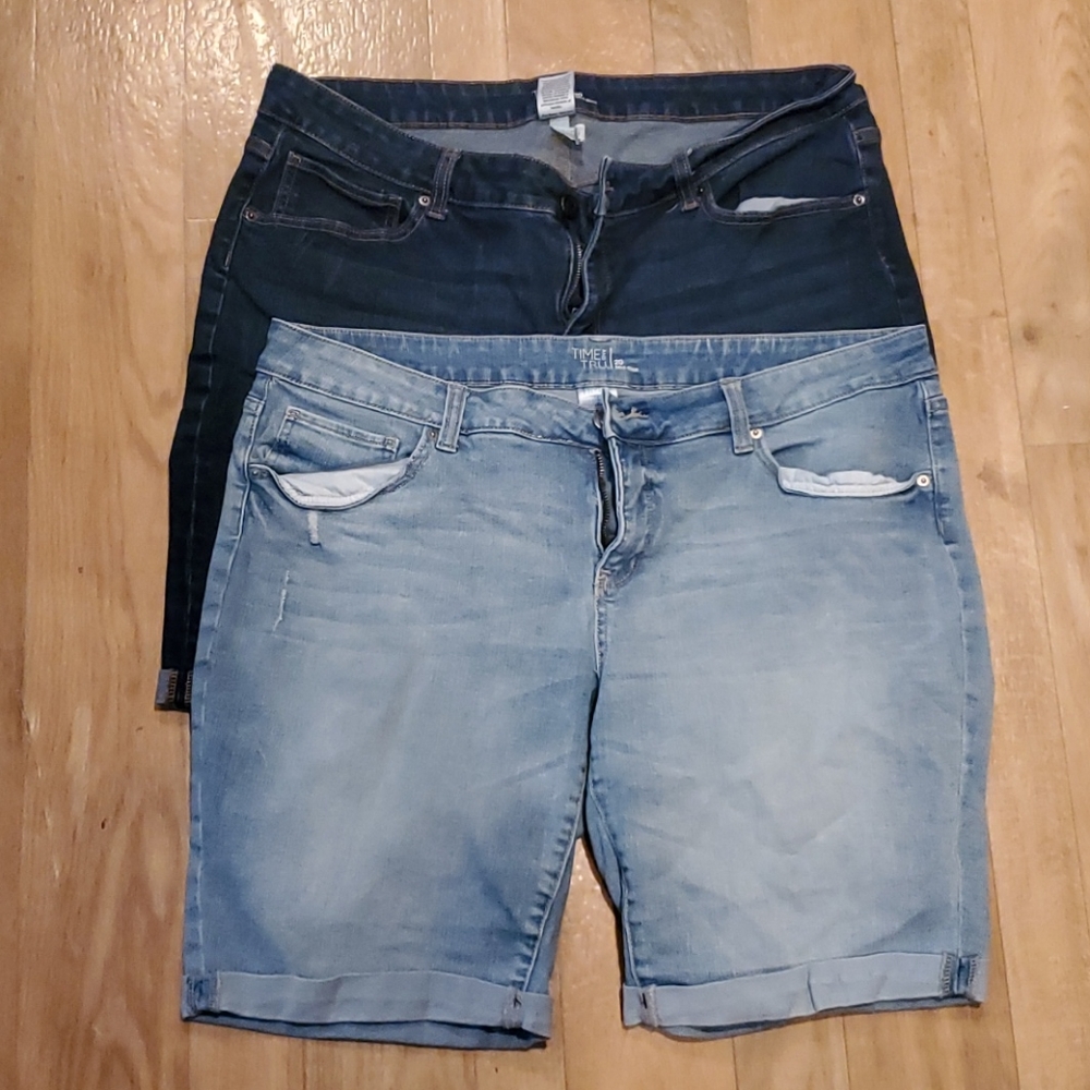 Time and Tru Bermuda shorts